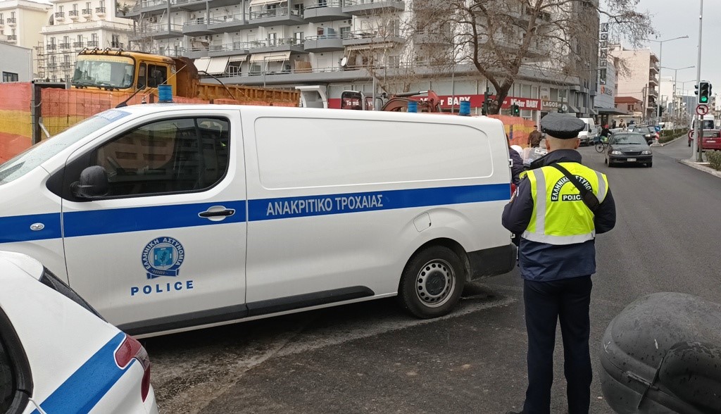 Νεαρός τραυμάτισε αστυνομικό για να αποφύγει έλεγχο